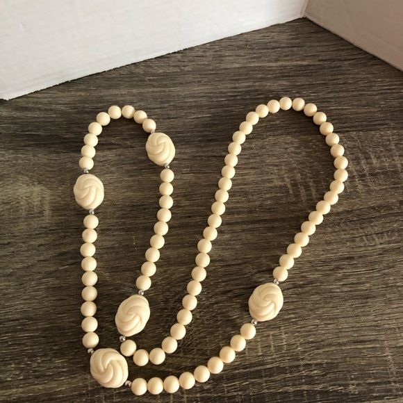 Vtg Ivory Beaded Necklace - Picture 4 of 9